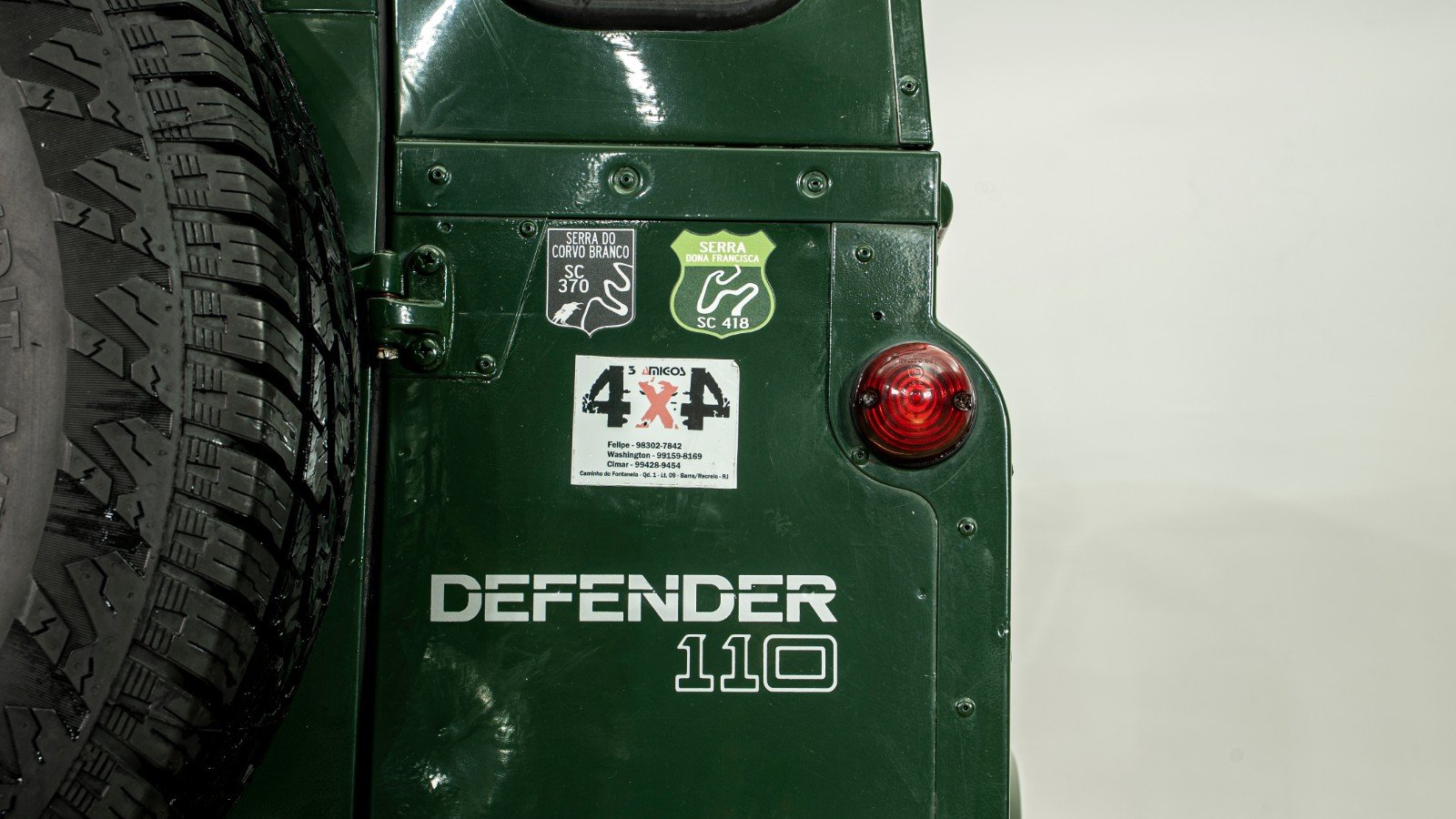 Defender 110 - Emblemas e adesivos