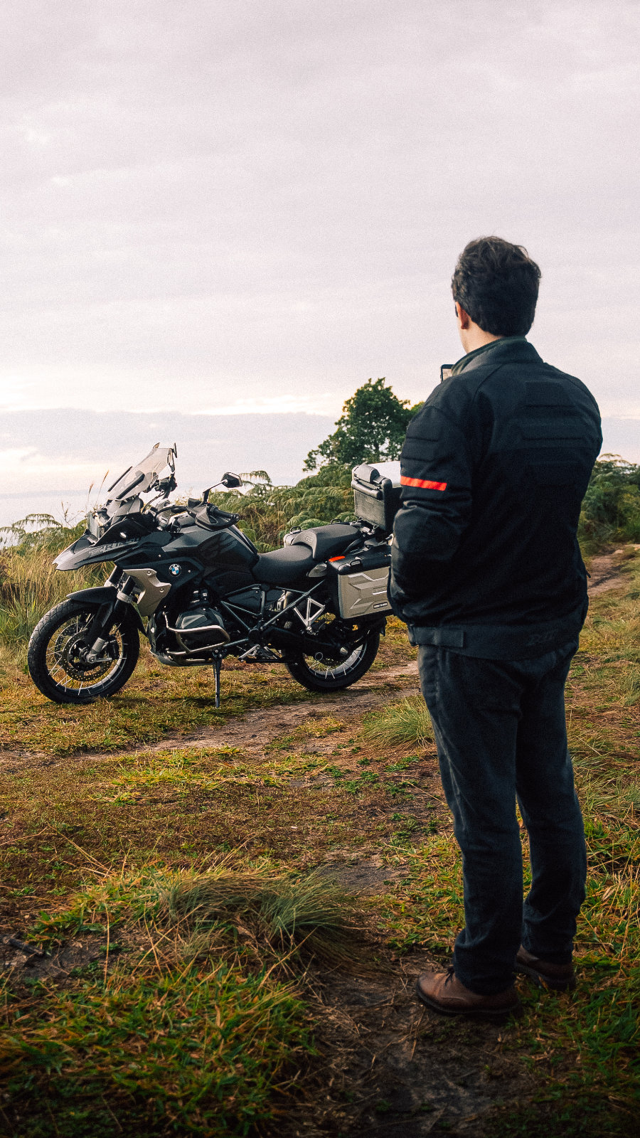 BMW GS 1250 - Olhando o horizonte