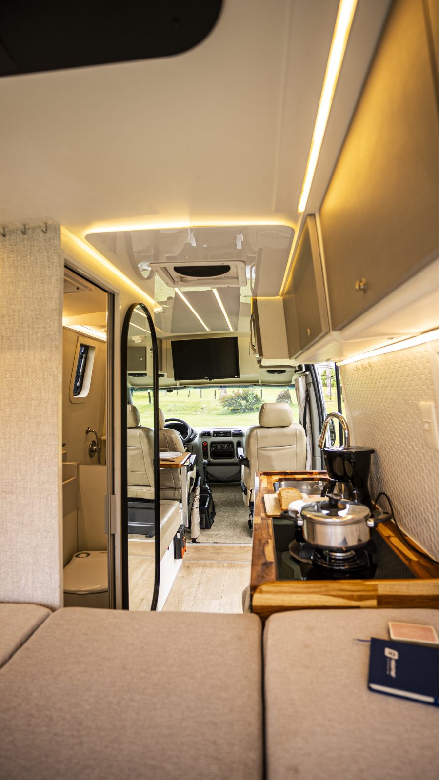 Motorhome Renault Master - Vista curtindo o aconchego