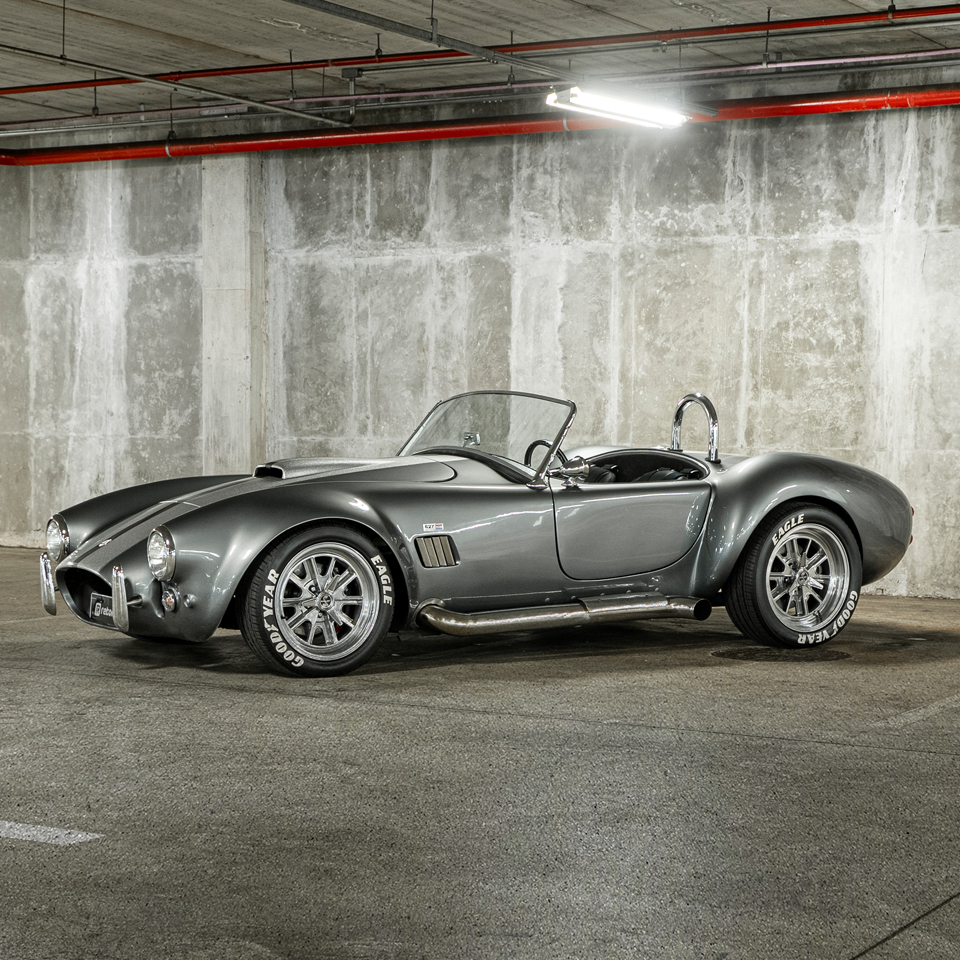 Shelby Cobra V8