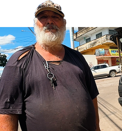 Vendedor de palheira é abençoado pela Retornar!